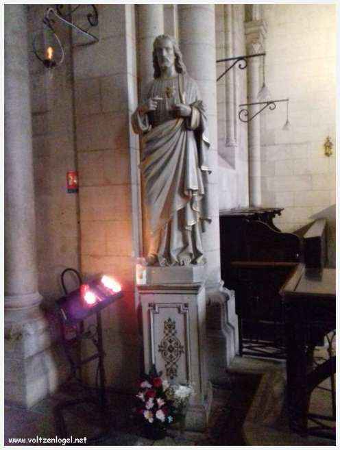 Arènes romaines de Nîmes, témoins de son riche passé historique.