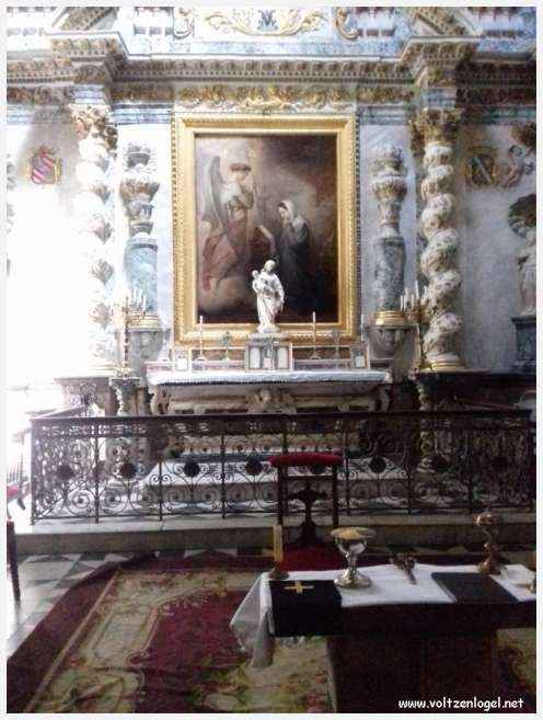 Arènes romaines de Nîmes, témoins de son riche passé historique.