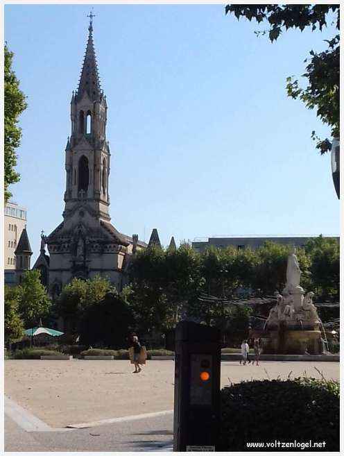Arènes romaines de Nîmes, témoins de son riche passé historique.
