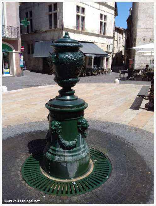 Arènes romaines de Nîmes, témoins de son riche passé historique.