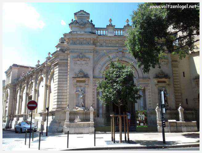 Arènes romaines de Nîmes, témoins de son riche passé historique.