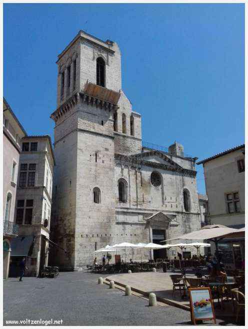 Arènes romaines de Nîmes, témoins de son riche passé historique.