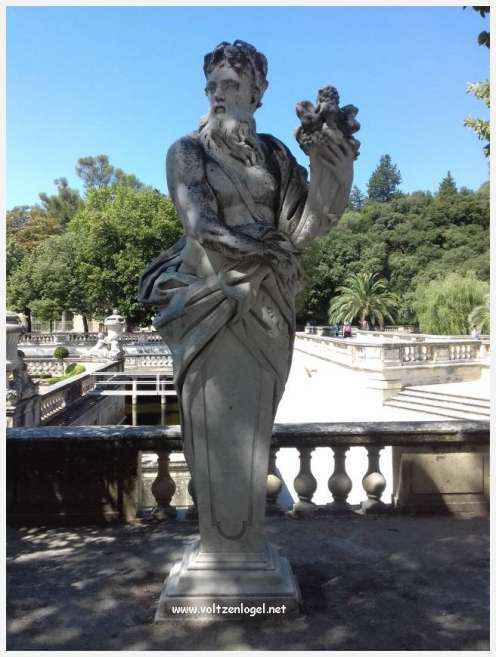 Arènes romaines de Nîmes, témoins de son riche passé historique.