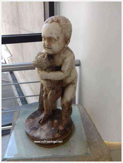 Arènes romaines de Nîmes, témoins de son riche passé historique.