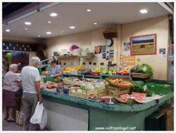 Fruits et légumes du terroir au marché des Halles