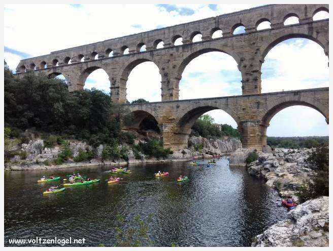 Vue majestueuse du Pont du Gard, témoin immuable de l'ingénierie romaine et de la beauté naturelle du Gard.