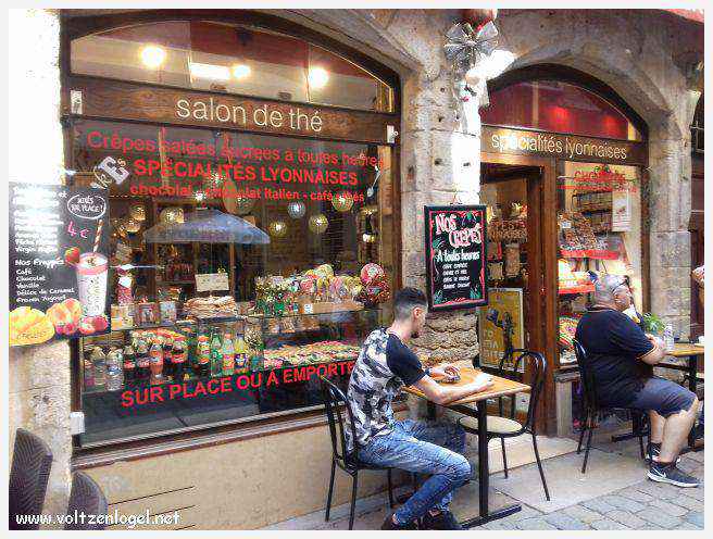 Ruelles médiévales du Vieux Lyon, témoins de son riche passé historique.