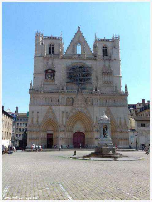 Ruelles médiévales du Vieux Lyon, témoins de son riche passé historique.