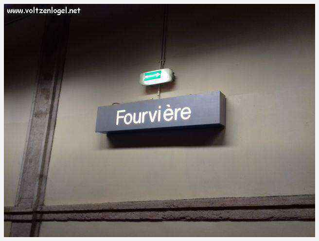 Ruelles médiévales du Vieux Lyon, témoins de son riche passé historique.