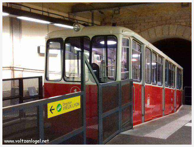 Ruelles médiévales du Vieux Lyon, témoins de son riche passé historique.