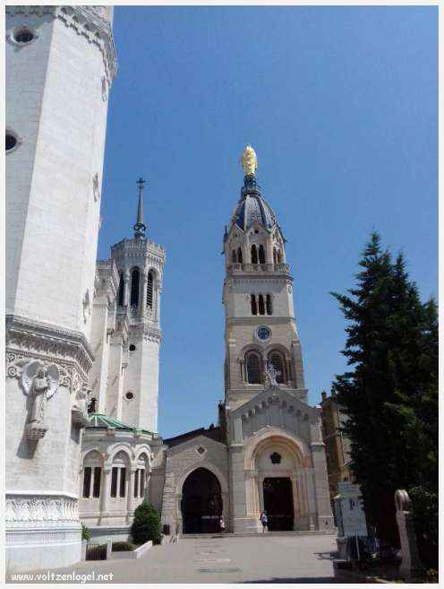 Ruelles médiévales du Vieux Lyon, témoins de son riche passé historique.