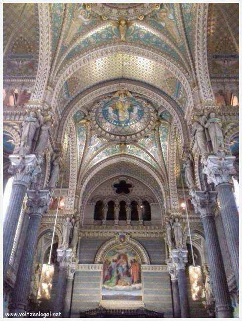 Ruelles médiévales du Vieux Lyon, témoins de son riche passé historique.