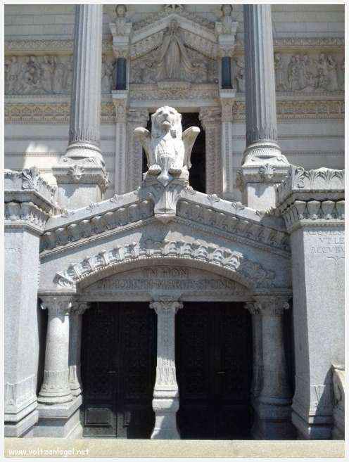 Ruelles médiévales du Vieux Lyon, témoins de son riche passé historique.