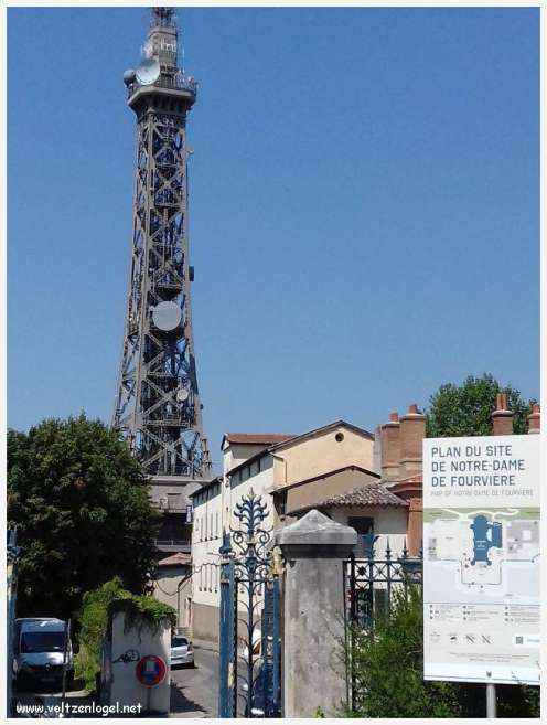 Ruelles médiévales du Vieux Lyon, témoins de son riche passé historique.