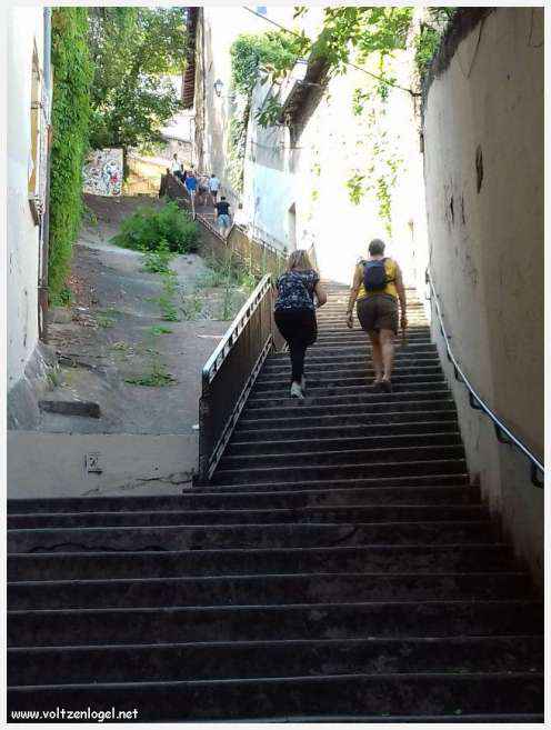 Ruelles médiévales du Vieux Lyon, témoins de son riche passé historique.