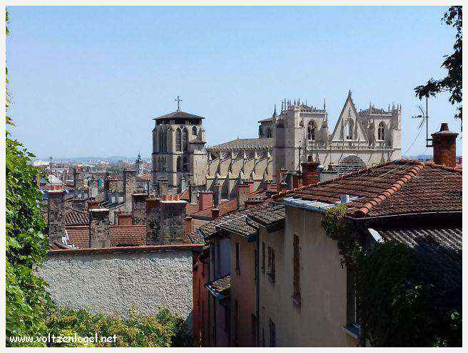 Ruelles médiévales du Vieux Lyon, témoins de son riche passé historique.