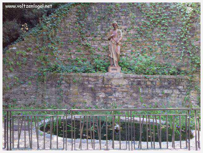 Ruelles médiévales du Vieux Lyon, témoins de son riche passé historique.