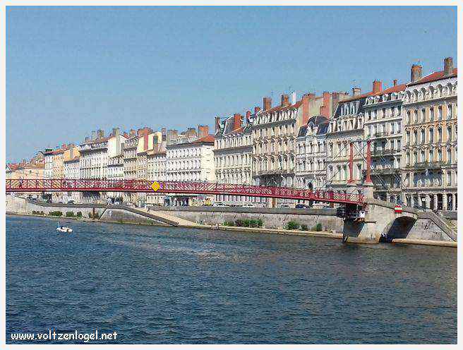 Ruelles médiévales du Vieux Lyon, témoins de son riche passé historique.