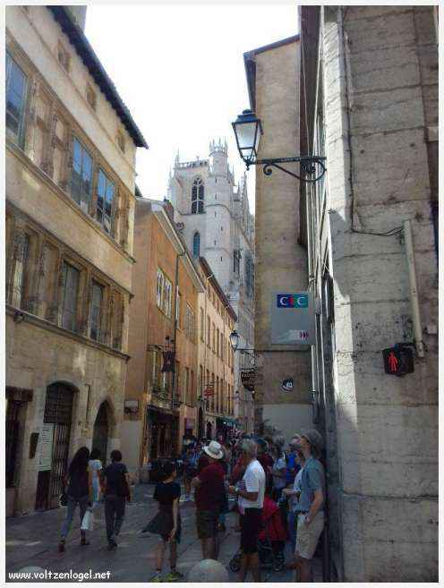 Ruelles médiévales du Vieux Lyon, témoins de son riche passé historique.