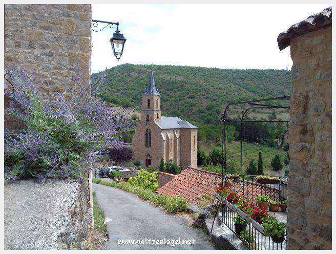 Peyre maisons troglodytique. L'insolite village de Peyre. Plus beaux villages de France