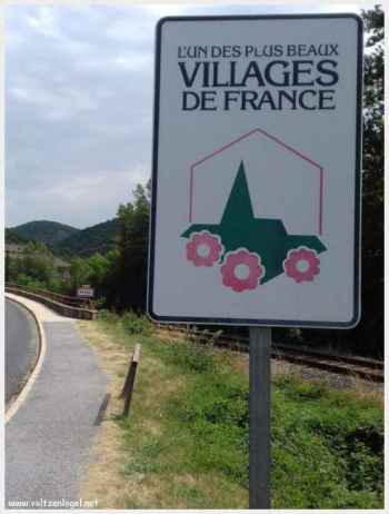 Peyre maisons troglodytique. L'insolite village de Peyre. Plus beaux villages de France