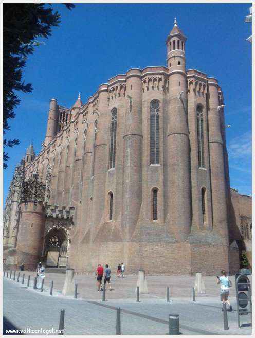 Vue panoramique de la cathédrale Sainte-Cécile à Albi, chef-d'œuvre gothique