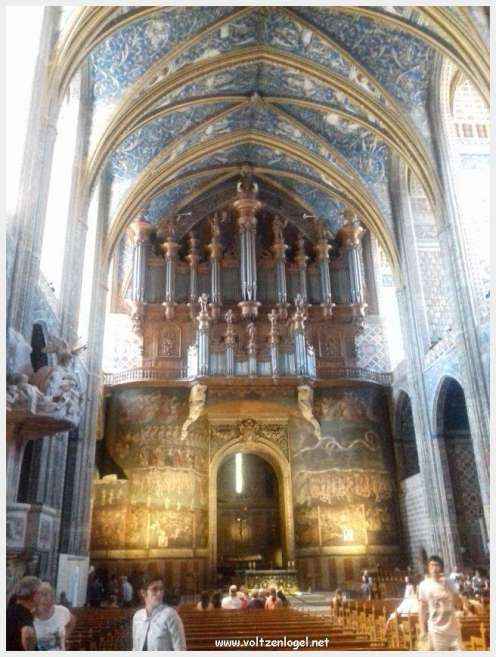 Vue panoramique de la cathédrale Sainte-Cécile à Albi, chef-d'œuvre gothique