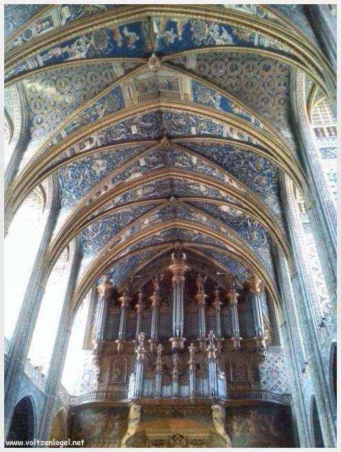Vue panoramique de la cathédrale Sainte-Cécile à Albi, chef-d'œuvre gothique