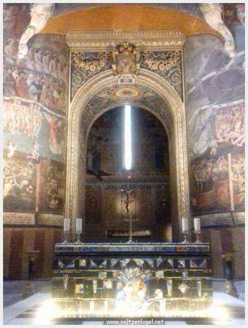 Vue panoramique de la cathédrale Sainte-Cécile à Albi, chef-d'œuvre gothique