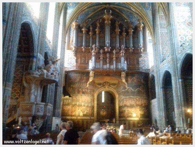 Vue panoramique de la cathédrale Sainte-Cécile à Albi, chef-d'œuvre gothique