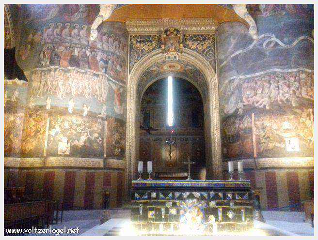 Vue panoramique de la cathédrale Sainte-Cécile à Albi, chef-d'œuvre gothique