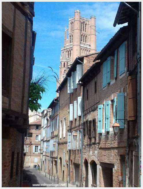 Vue panoramique de la cathédrale Sainte-Cécile à Albi, chef-d'œuvre gothique