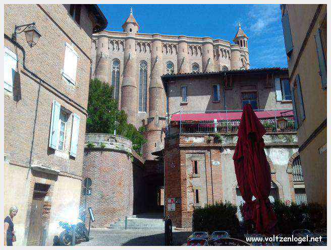 Vue panoramique de la cathédrale Sainte-Cécile à Albi, chef-d'œuvre gothique