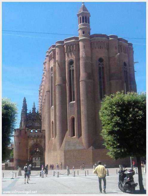 Vue panoramique de la cathédrale Sainte-Cécile à Albi, chef-d'œuvre gothique