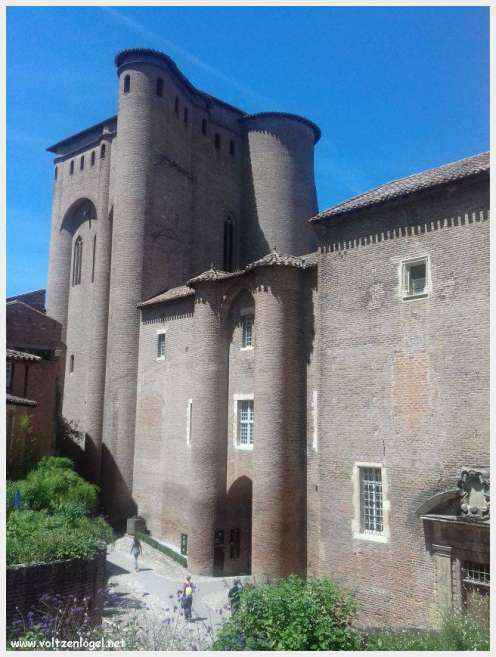 Vue panoramique de la cathédrale Sainte-Cécile à Albi, chef-d'œuvre gothique