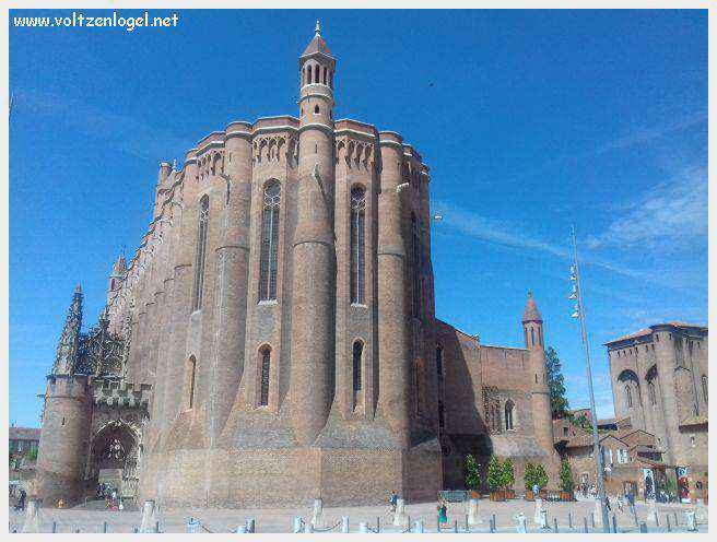 Vue panoramique de la cathédrale Sainte-Cécile à Albi, chef-d'œuvre gothique