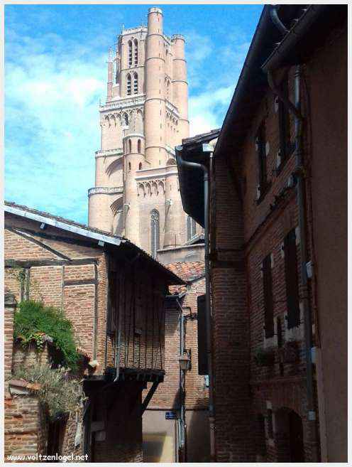 Vue panoramique de la cathédrale Sainte-Cécile à Albi, chef-d'œuvre gothique