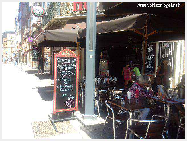 Vue panoramique de la cathédrale Sainte-Cécile à Albi, chef-d'œuvre gothique