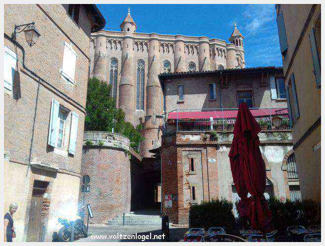 Vue panoramique d'Albi avec la cathédrale Sainte-Cécile et le Pont Vieux