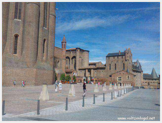 Vue panoramique d'Albi avec la cathédrale Sainte-Cécile et le Pont Vieux