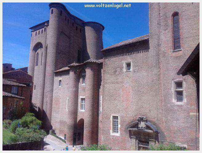 Vue panoramique d'Albi avec la cathédrale Sainte-Cécile et le Pont Vieux