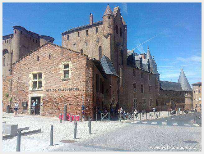 Vue panoramique d'Albi avec la cathédrale Sainte-Cécile et le Pont Vieux