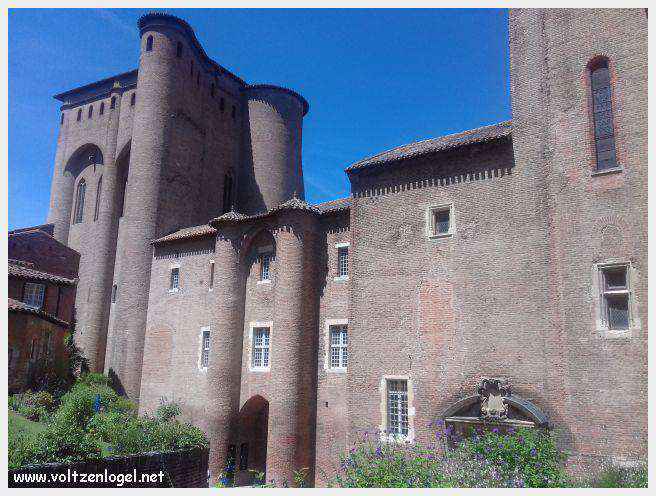 Vue panoramique d'Albi avec la cathédrale Sainte-Cécile et le Pont Vieux