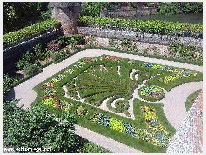 Vue panoramique d'Albi avec la cathédrale Sainte-Cécile et le Pont Vieux