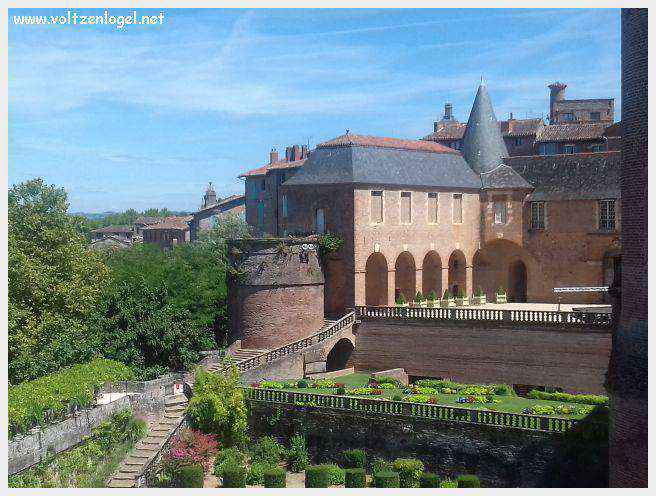 Vue panoramique d'Albi avec la cathédrale Sainte-Cécile et le Pont Vieux