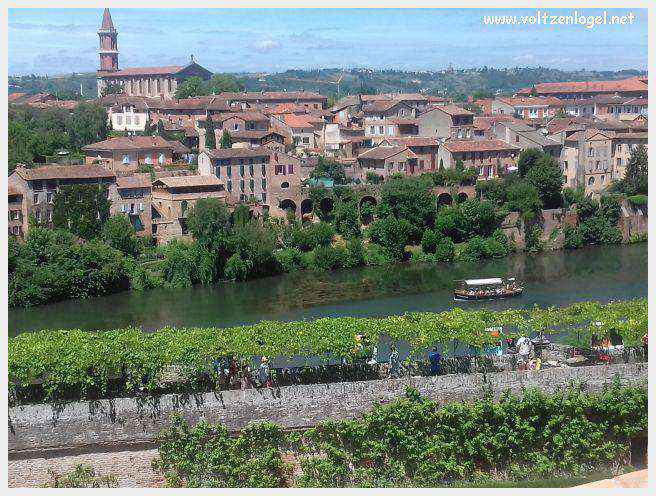 Vue panoramique d'Albi avec la cathédrale Sainte-Cécile et le Pont Vieux