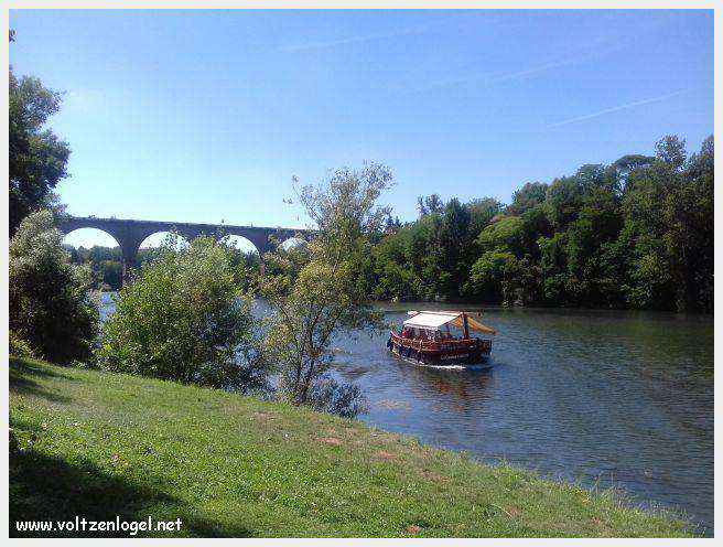 Vue panoramique d'Albi avec la cathédrale Sainte-Cécile et le Pont Vieux