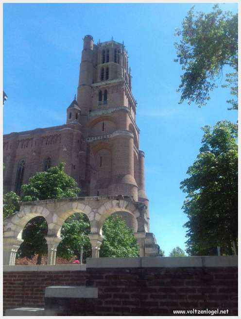 Vue panoramique d'Albi avec la cathédrale Sainte-Cécile et le Pont Vieux
