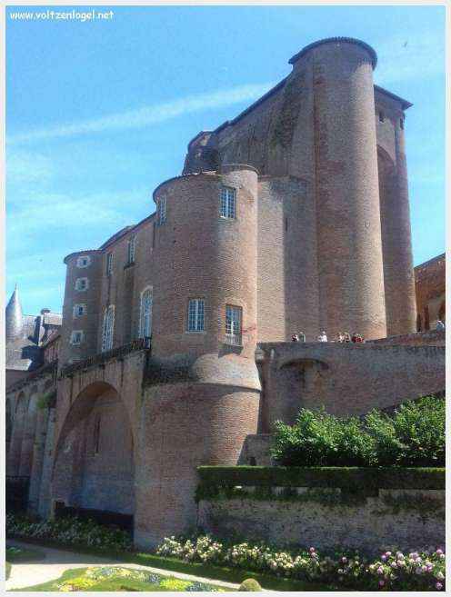 Vue panoramique d'Albi avec la cathédrale Sainte-Cécile et le Pont Vieux