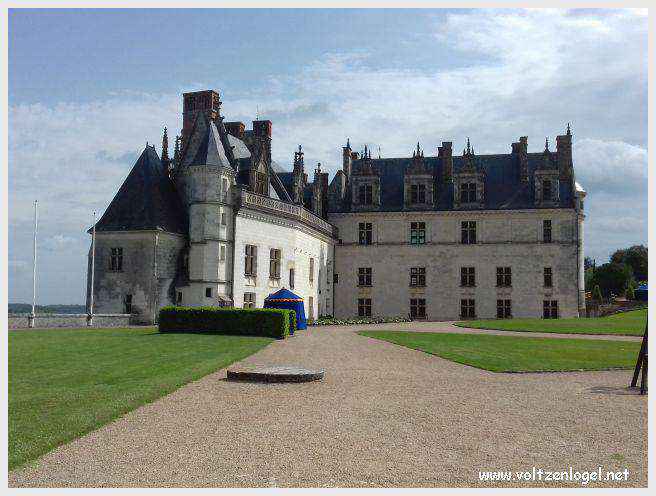 Vue panoramique sur le Château Royal d'Amboise, symbole de la Renaissance française.